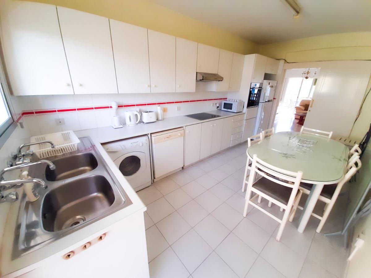 Samson Sea Breeze, 3Bed Sleeps 6, Free Wifi Appartement Limasol Buitenkant foto