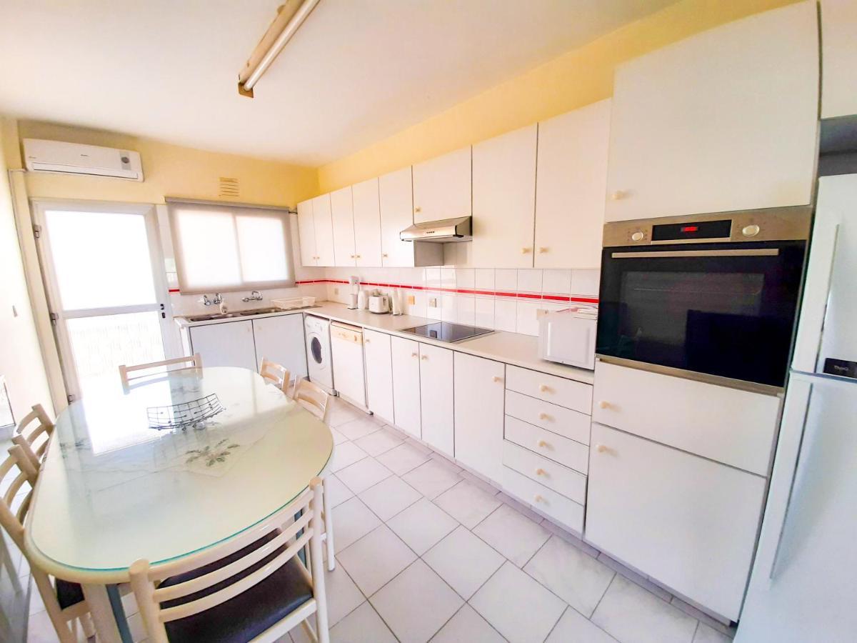 Samson Sea Breeze, 3Bed Sleeps 6, Free Wifi Appartement Limasol Buitenkant foto